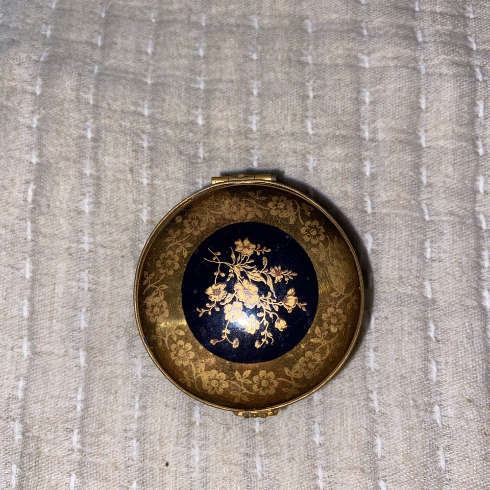 💙 Beautiful Navy and 22kt Gold Limoges Box 💙